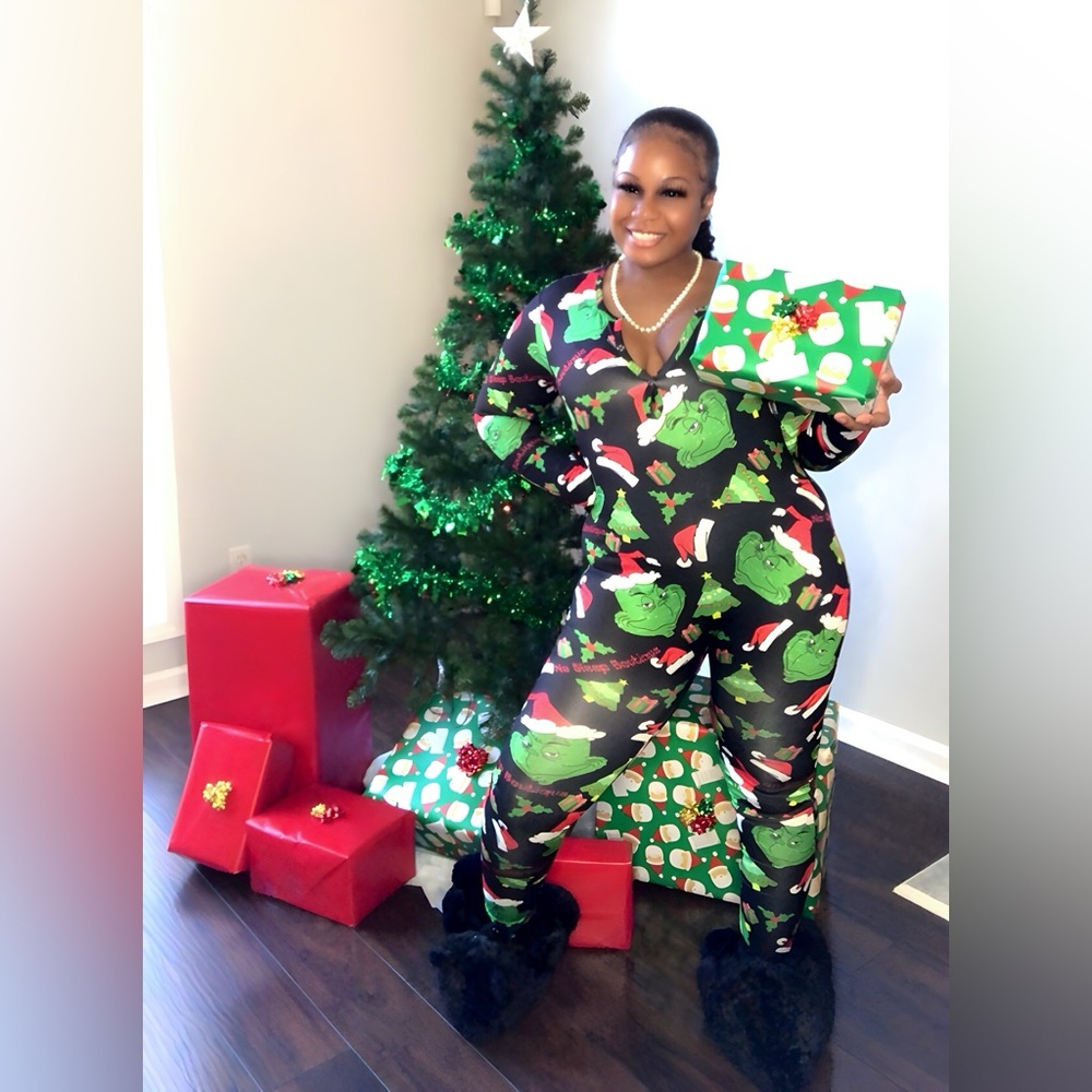 Women’s long sleeves pants romper Christmas Grinch Themed onesie.
